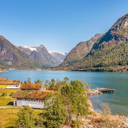 Cozy Home In Fjaerland With House A Mountain View المظهر الخارجي الصورة