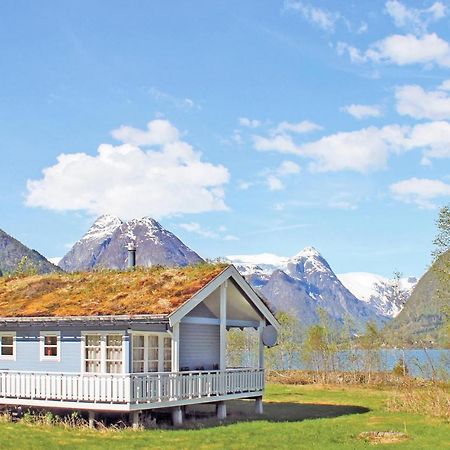 Cozy Home In Fjaerland With House A Mountain View المظهر الخارجي الصورة