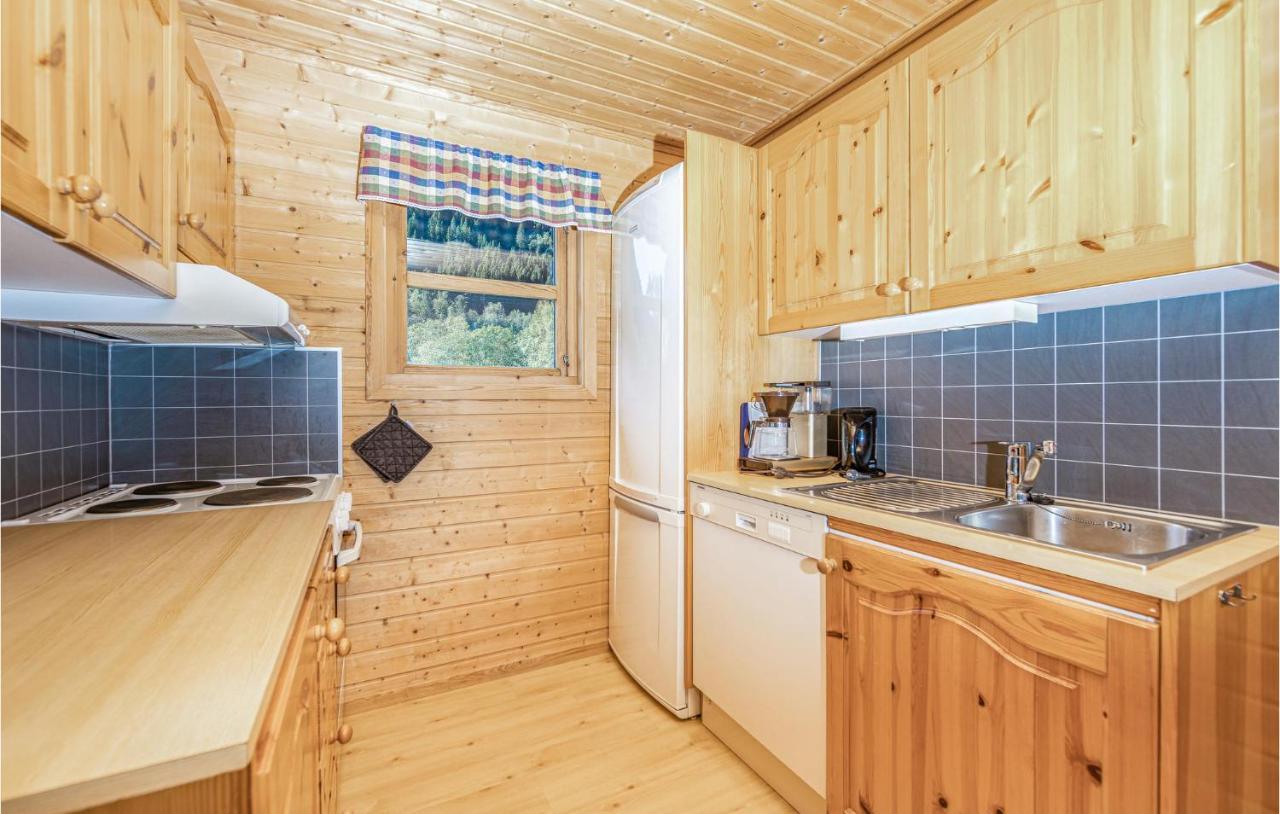 Cozy Home In Fjaerland With House A Mountain View المظهر الخارجي الصورة