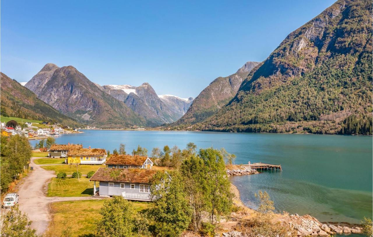 Cozy Home In Fjaerland With House A Mountain View المظهر الخارجي الصورة