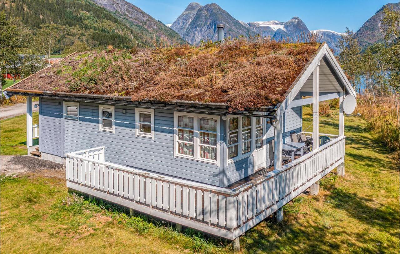Cozy Home In Fjaerland With House A Mountain View المظهر الخارجي الصورة