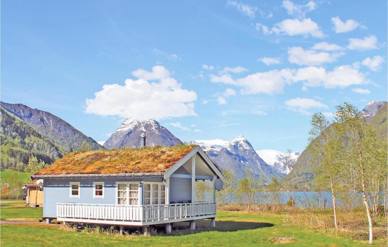Cozy Home In Fjaerland With House A Mountain View المظهر الخارجي الصورة