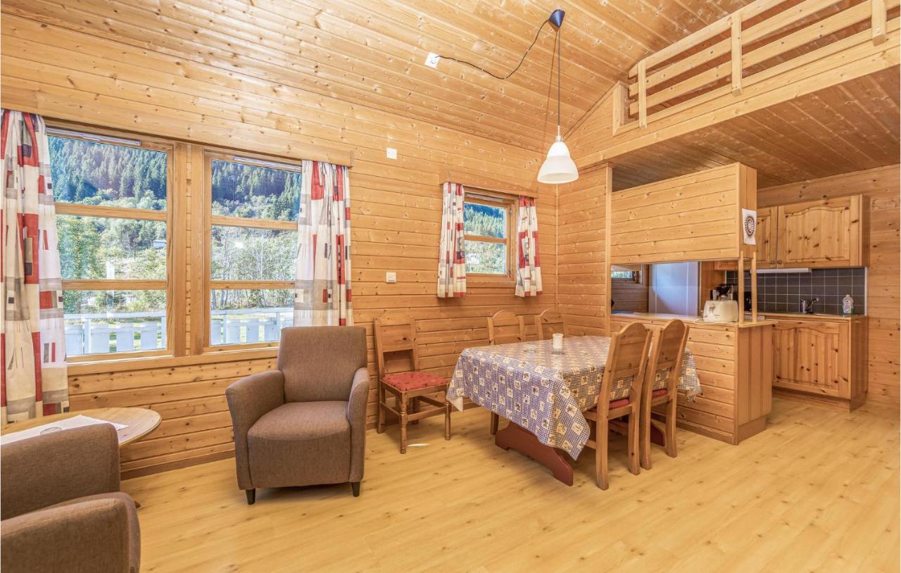 Cozy Home In Fjaerland With House A Mountain View المظهر الخارجي الصورة