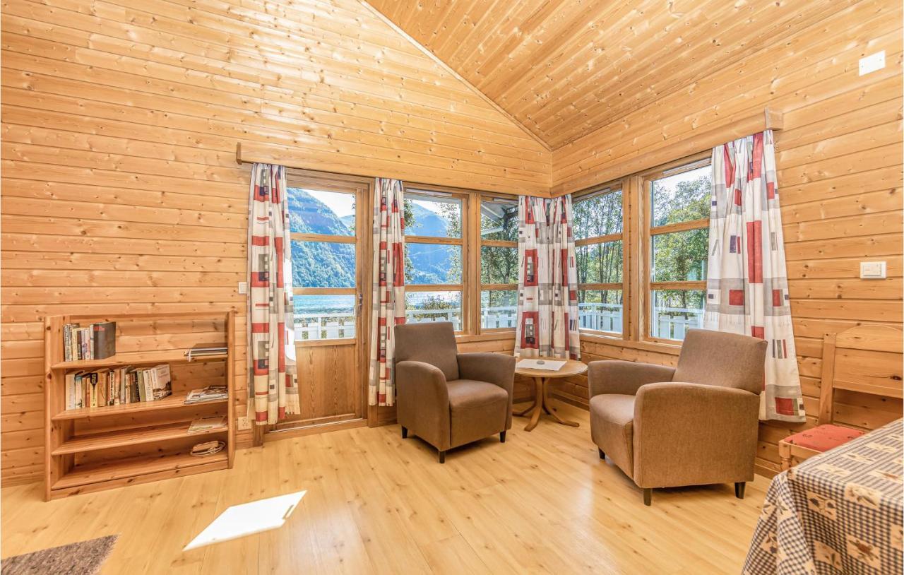 Cozy Home In Fjaerland With House A Mountain View المظهر الخارجي الصورة