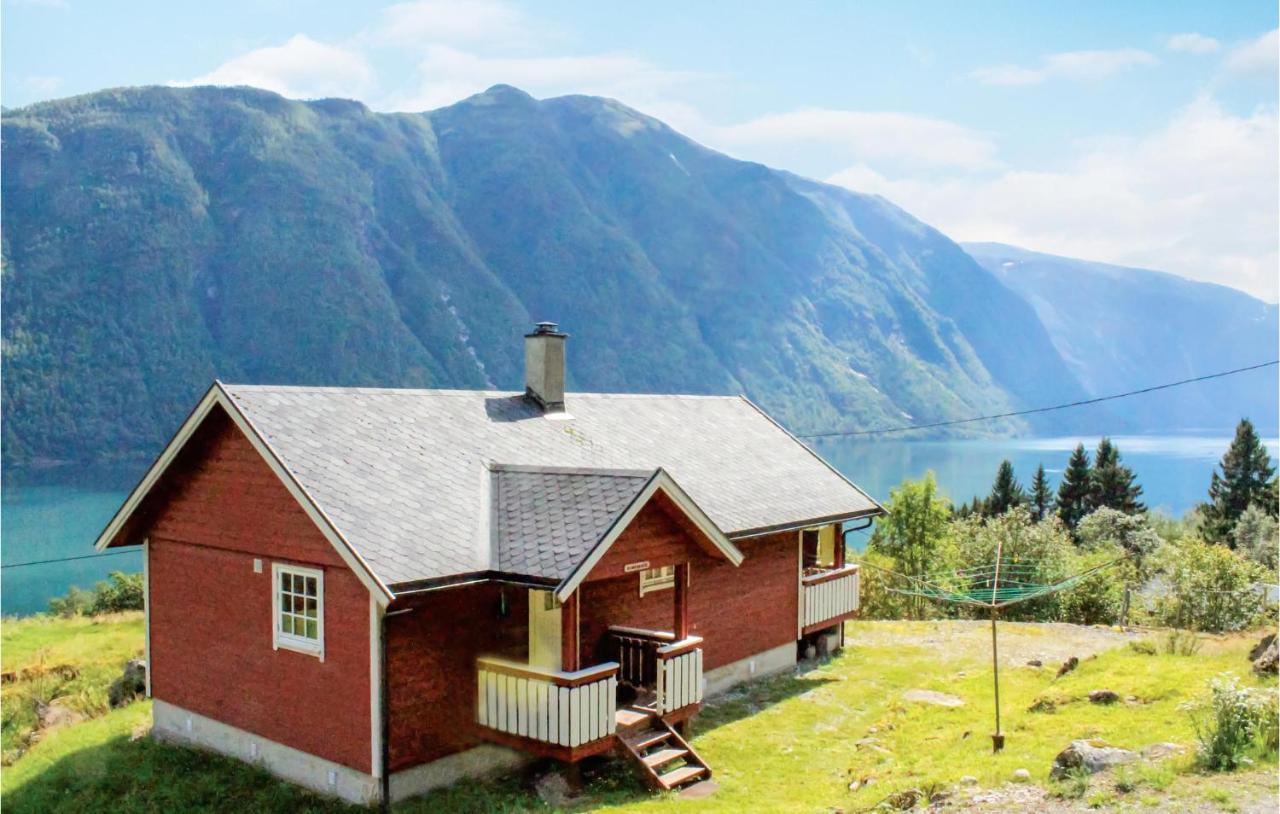 Cozy Home In Fjaerland With House A Mountain View المظهر الخارجي الصورة