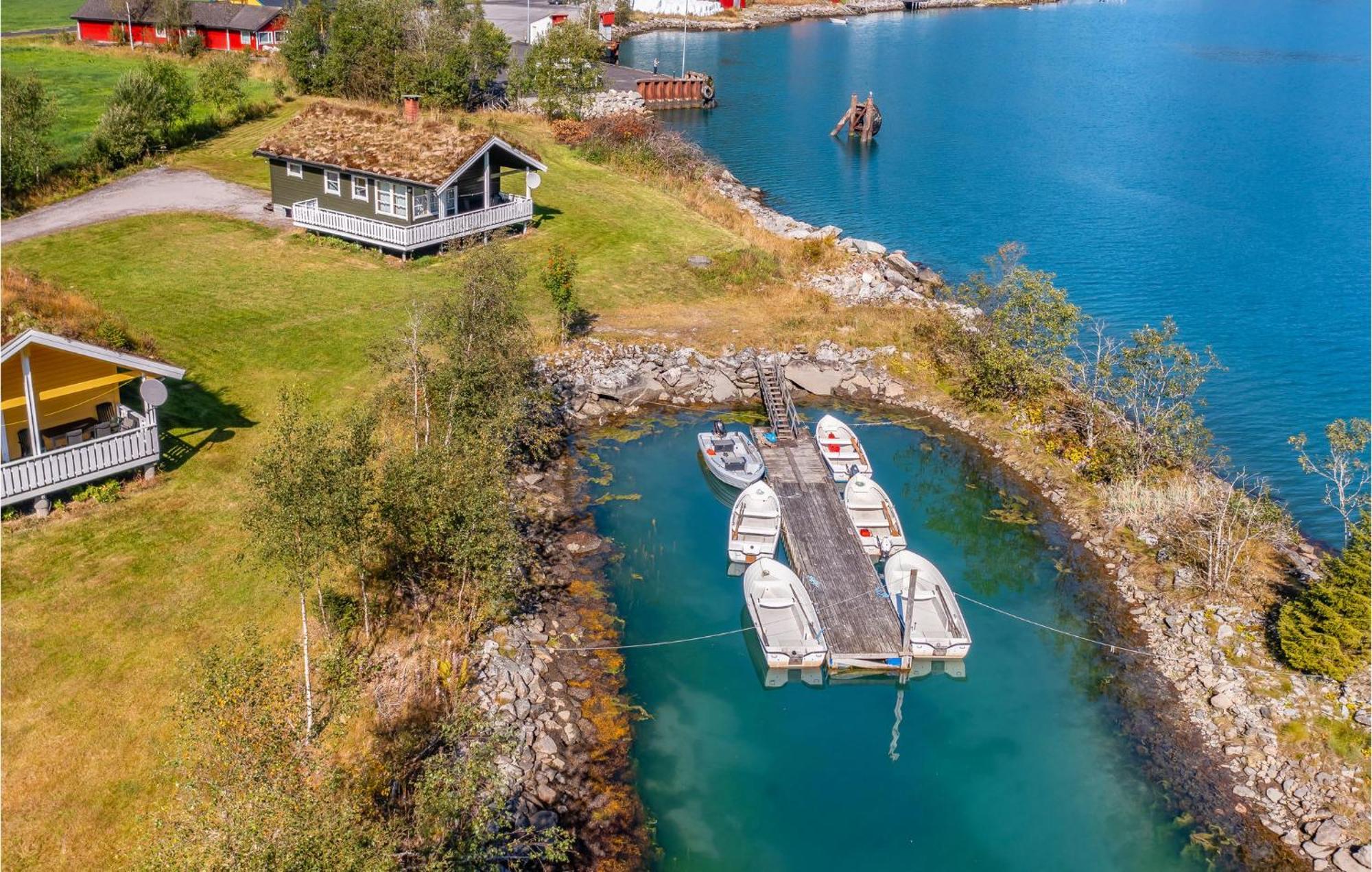 Cozy Home In Fjaerland With House A Mountain View المظهر الخارجي الصورة
