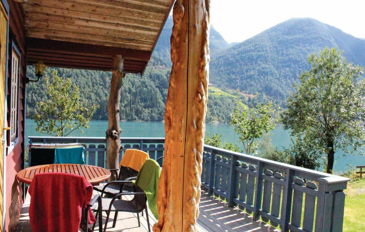 Cozy Home In Fjaerland With House A Mountain View المظهر الخارجي الصورة