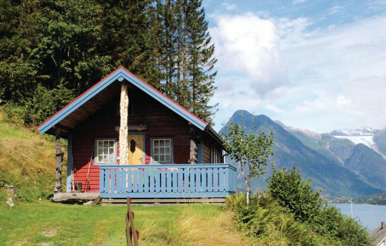 Cozy Home In Fjaerland With House A Mountain View المظهر الخارجي الصورة