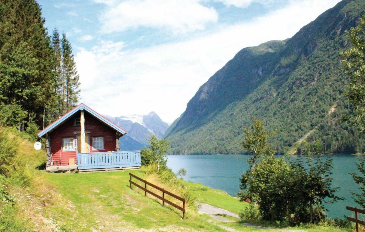 Cozy Home In Fjaerland With House A Mountain View المظهر الخارجي الصورة
