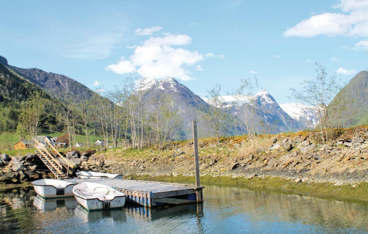 Cozy Home In Fjaerland With House A Mountain View المظهر الخارجي الصورة