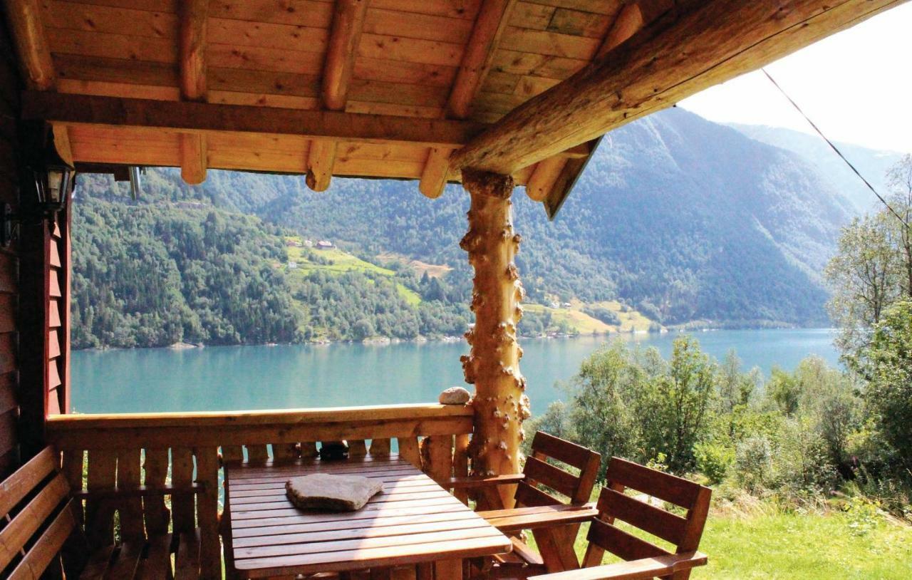 Cozy Home In Fjaerland With House A Mountain View المظهر الخارجي الصورة