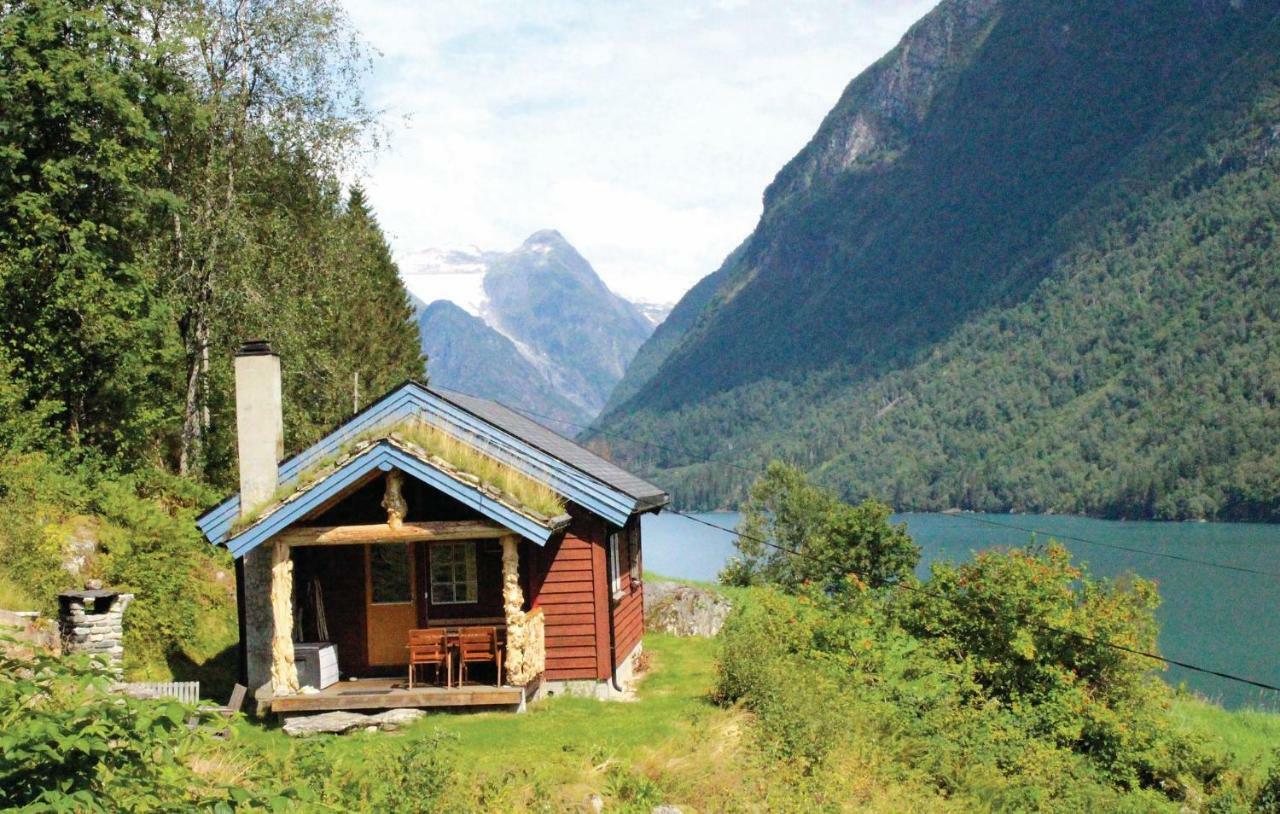 Cozy Home In Fjaerland With House A Mountain View المظهر الخارجي الصورة
